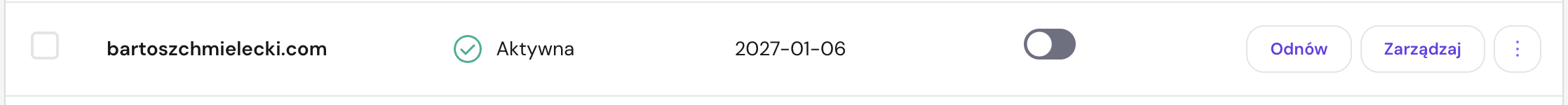 Przycisk zarządzaj obok aktywnej domeny